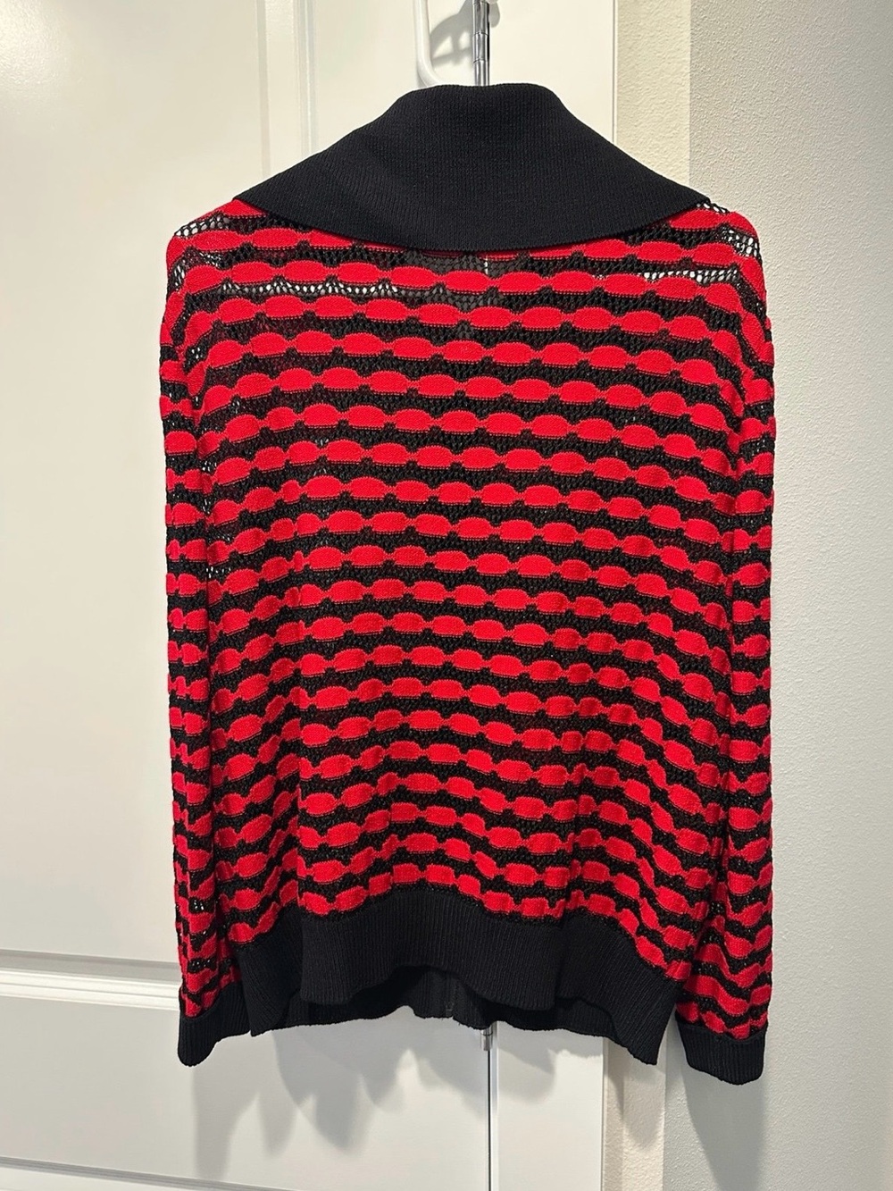 St. John Sport Sweater L - Picture 2 of 4
